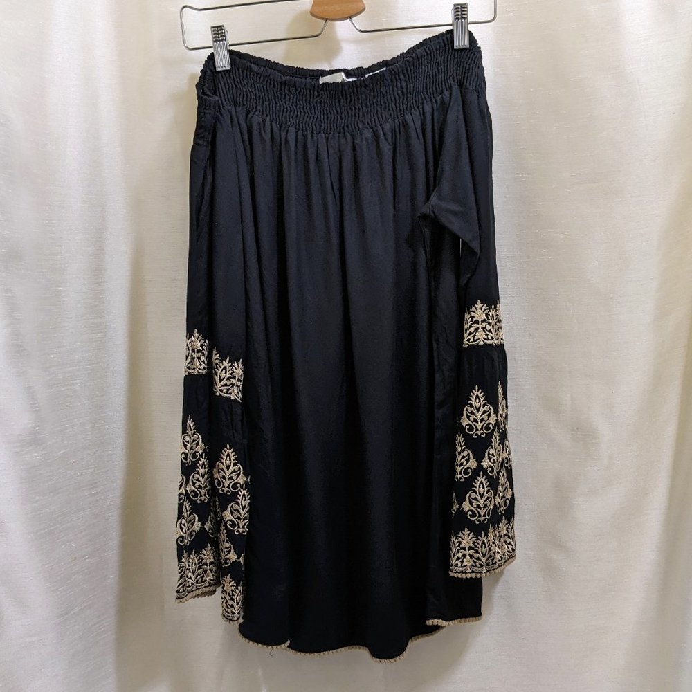 Off The Shoulder Embroidered Top - Black‎ w/ Cream - Sz XXL